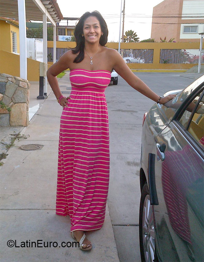 Date this cute Venezuela girl Yetzica from Valencia VE522