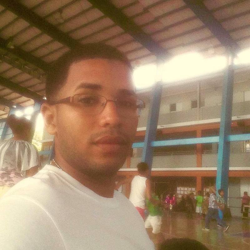 Date this tall Dominican Republic man Carlos from La Vega DO22464