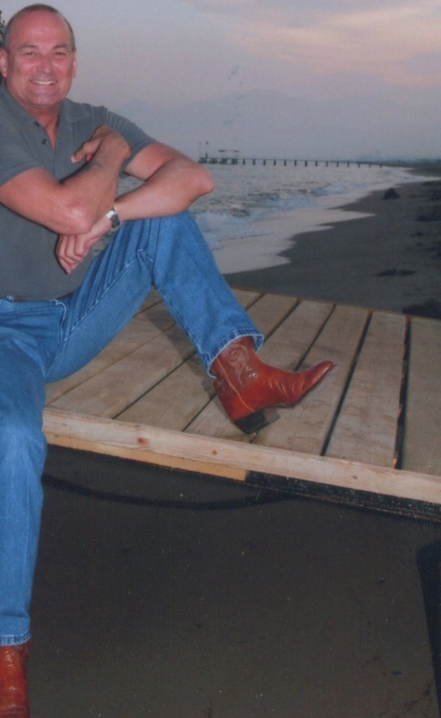 Date this tall United States man George from Houston US16294