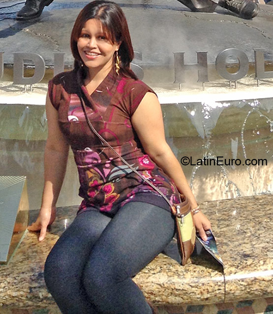 Date this sultry Venezuela girl Orli from Caracas VE567