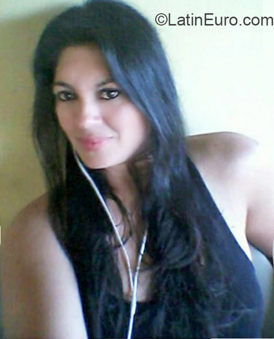 Date this nice looking Honduras girl Lorena from San Pedro Sula HN1587