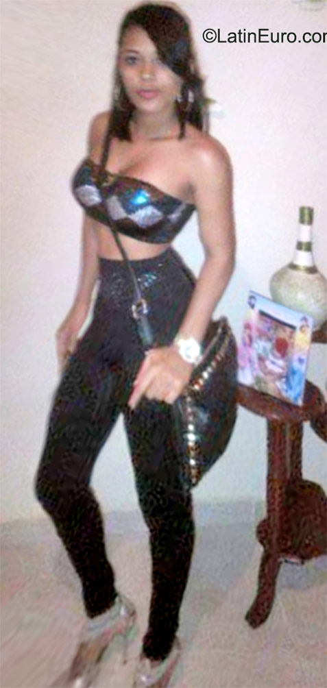 Date this sensual Dominican Republic girl Leidy from San Francisco de Macoris DO22845
