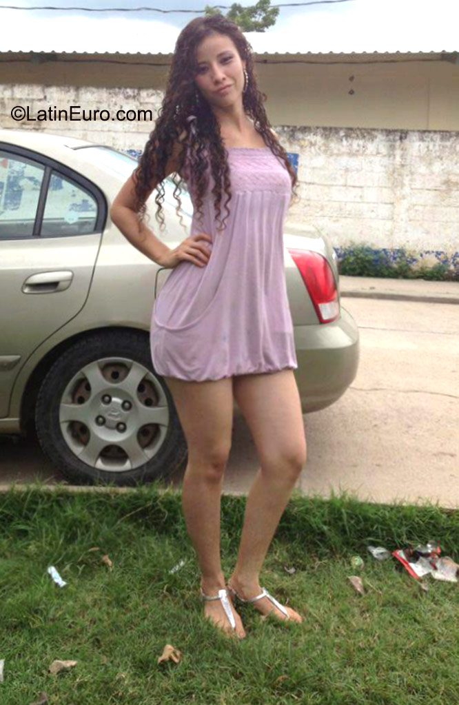 Date this athletic Honduras girl Susana from Villanueva HN1634