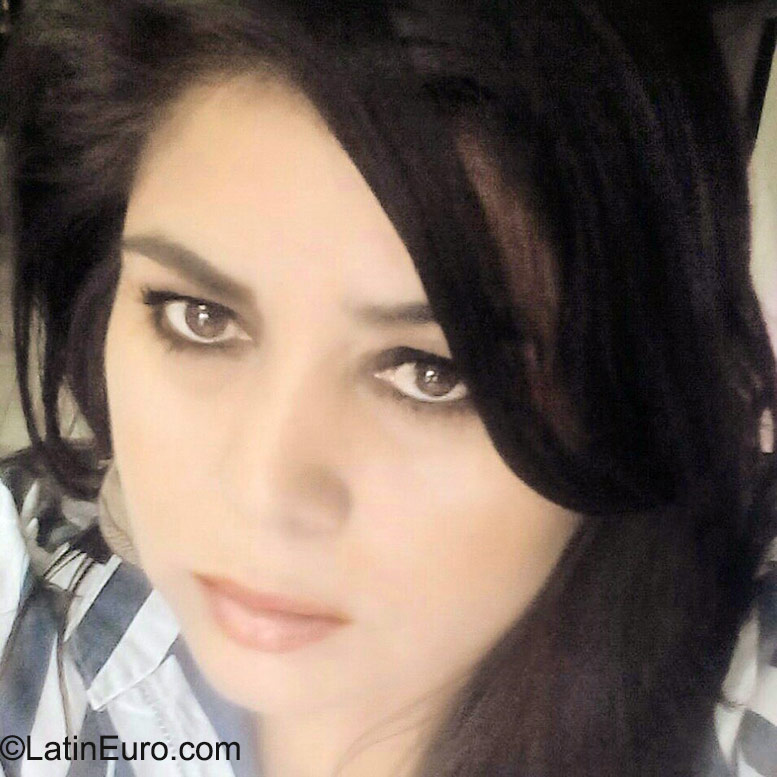 Date this foxy Honduras girl Glovey from Tegucigalpa HN1642