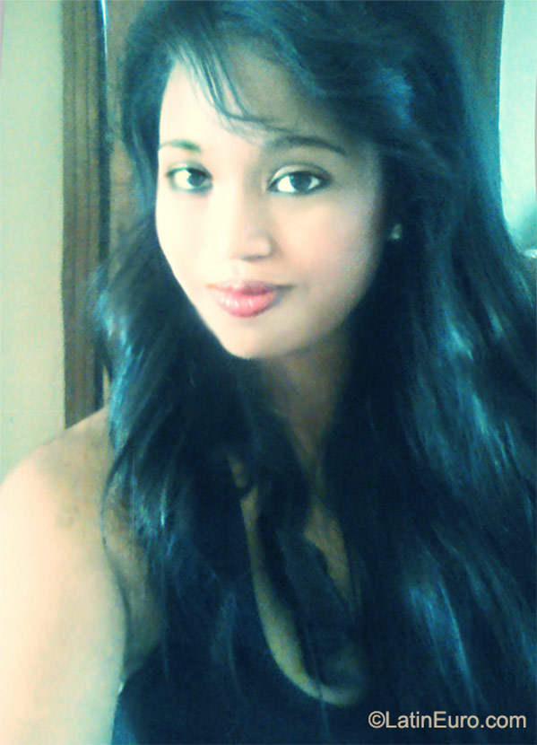 Date this happy Honduras girl Fanny from Tegucigalpa HN2220