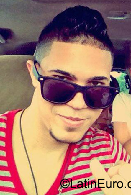 Date this fun Dominican Republic man Jeison from Santo Domingo DO23091