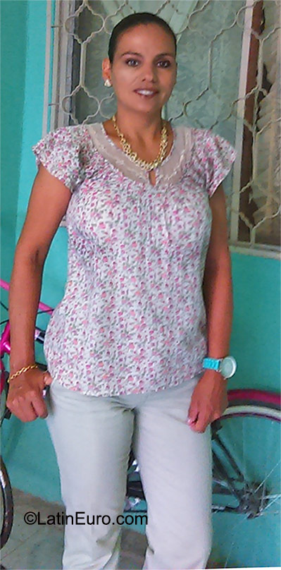 Date this attractive Mexico girl Cristina from Torreon MX1448