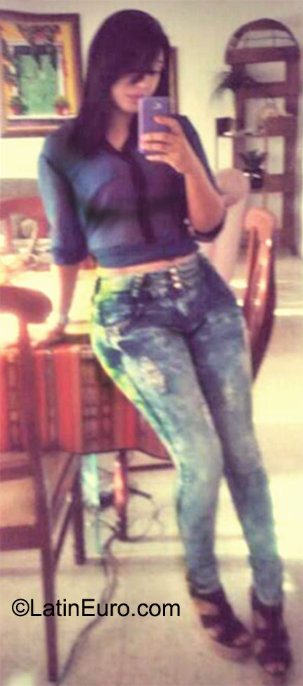 Date this hot Honduras girl Lorena from Tegucigalpa HN1698