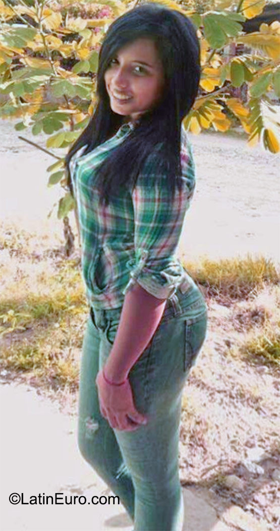Date this lovely Honduras girl Karla from Tocoa HN1722