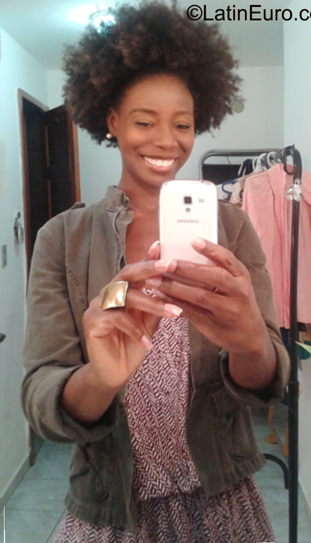 Date this athletic Brazil girl Christina from Rio De Janeiro BR9459