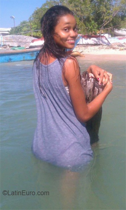 Date this attractive Dominican Republic girl Naylis from Barahona DO23712