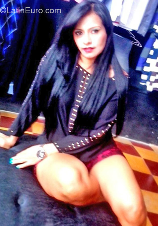 Date this gorgeous Colombia girl Andrea from Medellin CO25301