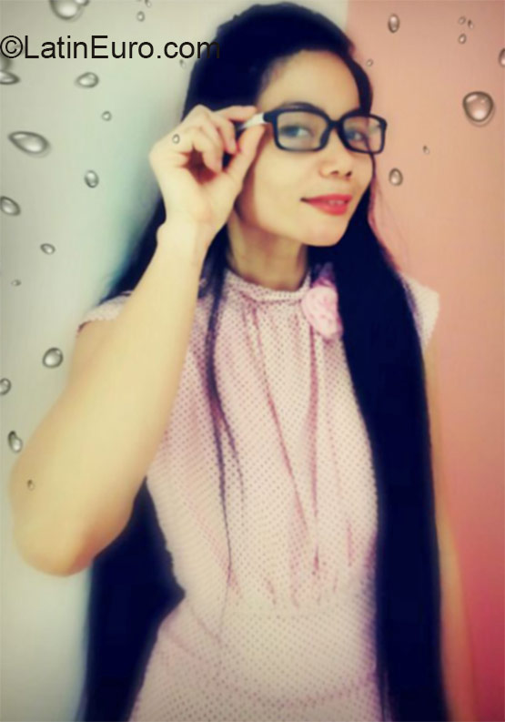 Date this gorgeous Philippines girl Merlitia from Manila PH836