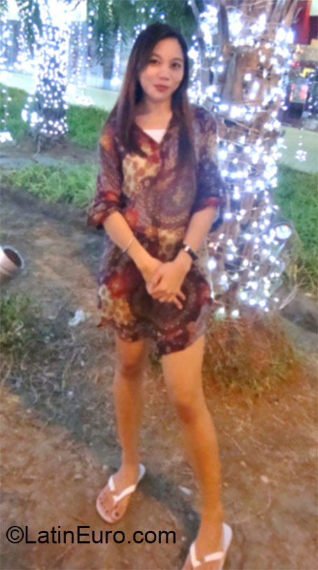 Date this happy Philippines girl Vanessa from Manila PH841