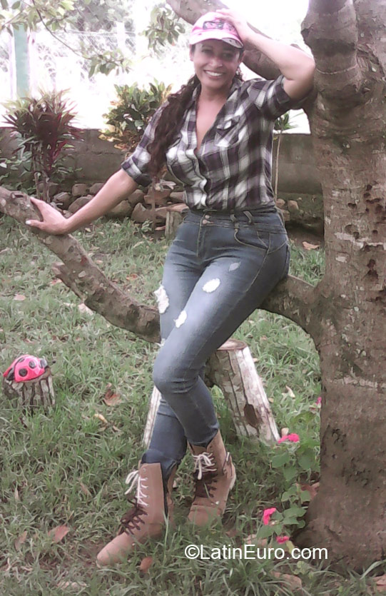 Date this hot Honduras girl Rosa from Tegucigalpa HN1824