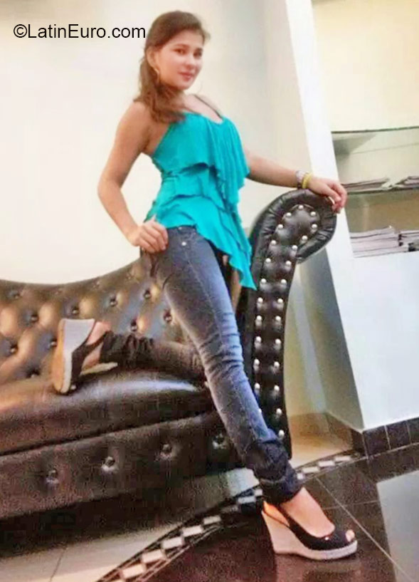 Date this young Panama girl Yesi from Panama City PA800