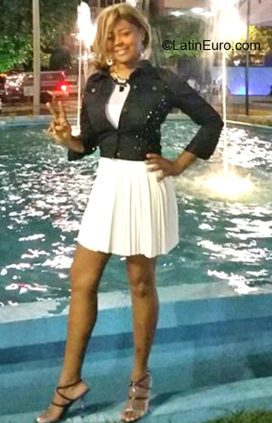 Date this funny Panama girl Cecilia from Panama PA802