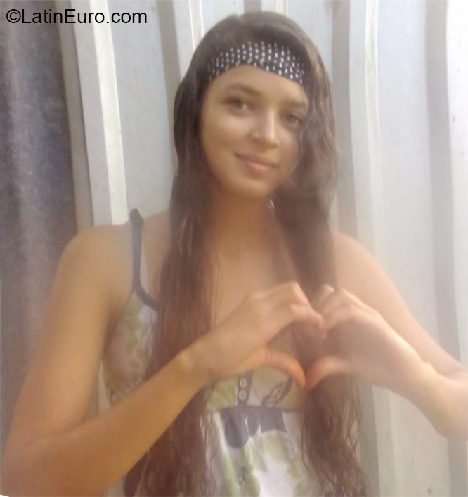 Date this funny Honduras girl Kimberly from copan HN1874