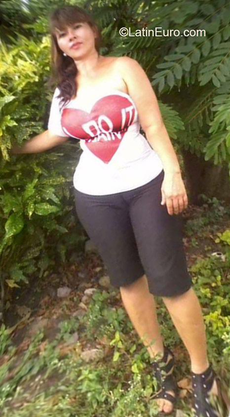 Date this passionate Honduras girl Dina from La Ceiba HN1898