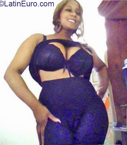Date this fun Jamaica girl Kemishaa from Kingston JM2232