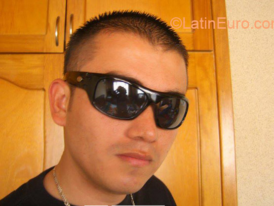 Date this sensual Colombia man Dunkan from Bogota CO18517