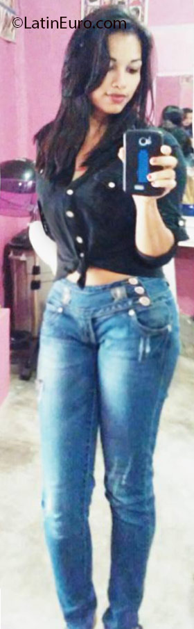 Date this athletic Honduras girl Carol from Roatan HN1955