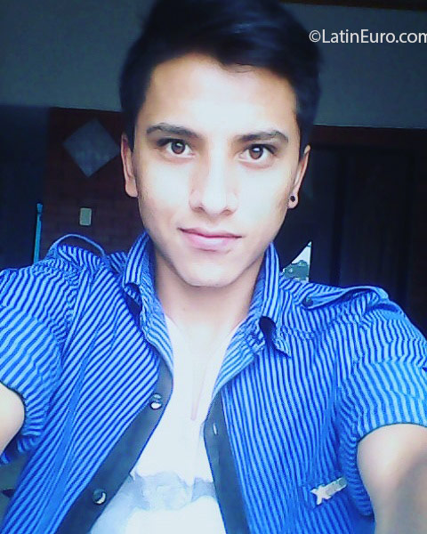 Date this stunning Colombia man Jonathan from Bogota CO18899