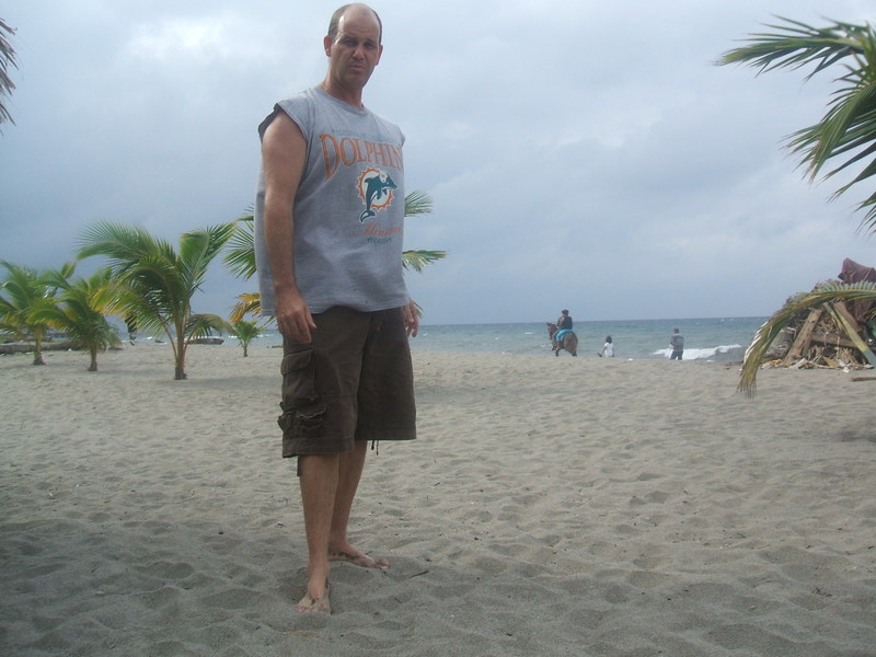 Date this hard body Honduras man Searching1343 from Lago Yojoha HN2004