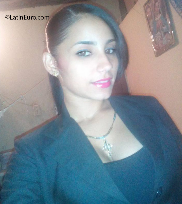 Date this foxy Honduras girl Karina from San Pedro Sula HN2006