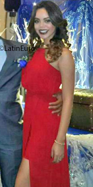 Date this charming Panama girl Kennia from Panamá PA875