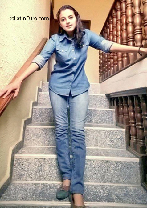 Date this beautiful Honduras girl Claudia from Copan HN2029