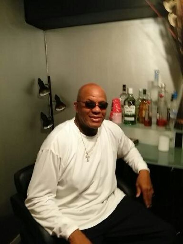 Date this sultry United States man Bachillor from New York US17084