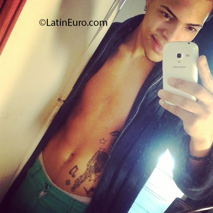 Date this tall Dominican Republic man Yeuri from Santo Domingo DO25140