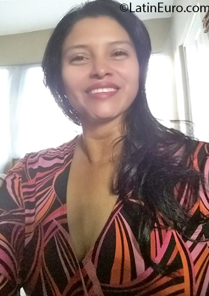 Date this voluptuous Honduras girl Alba from tegucigalpa HN2153