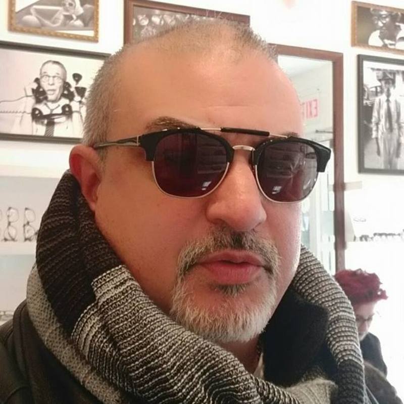 Date this tall United States man ElRomantico from Chicago US17326