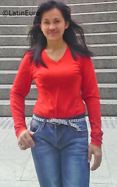 Date this delightful Hong Kong girl Analin from Hong Kong HK17