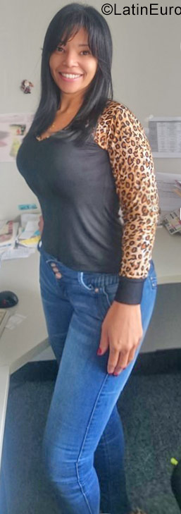 Date this good-looking Venezuela girl Rosa from Caracas VE816