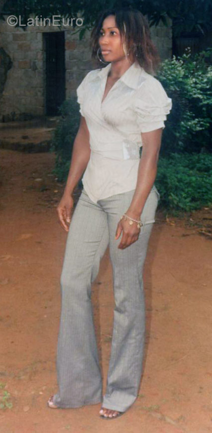 Date this hot Cameroon girl Virginie from Yaounde CM248