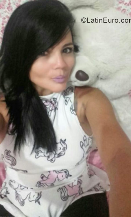Date this delightful Brazil girl Daniele from Olinda BR9840