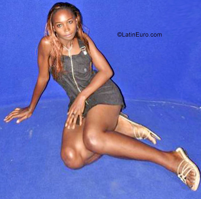 Date this hard body Cameroon girl Merveilled jordanie from Yaounde CM249
