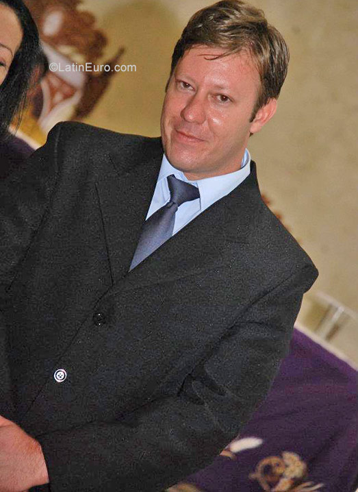 Date this beautiful Brazil man Leonardo from Goiania BR9856