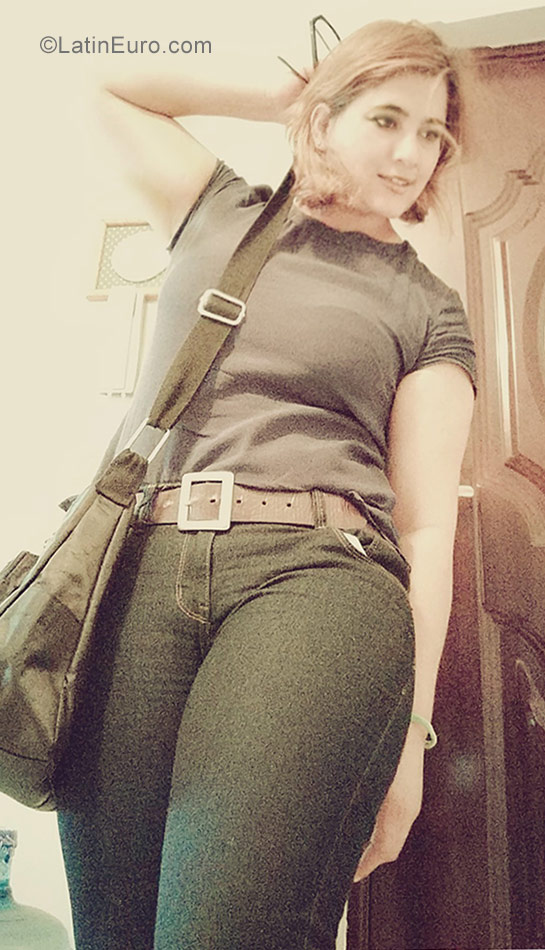 Date this sultry Honduras girl Isabel from San Pedro Sula HN2309