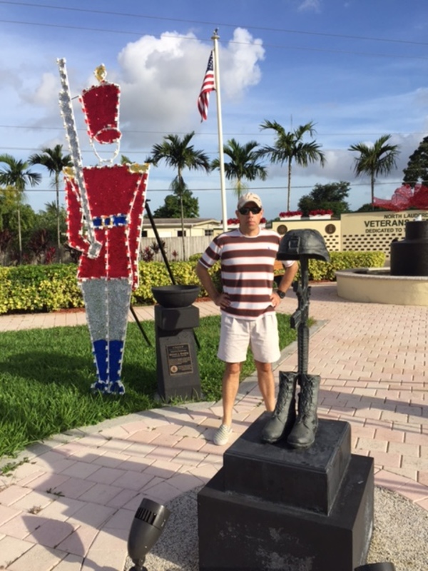 Date this happy United States man Eduardo velosa from Fort Loderdale US17821