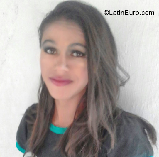 Date this hot Brazil girl Ana Lucia from Campina Grande BR9928