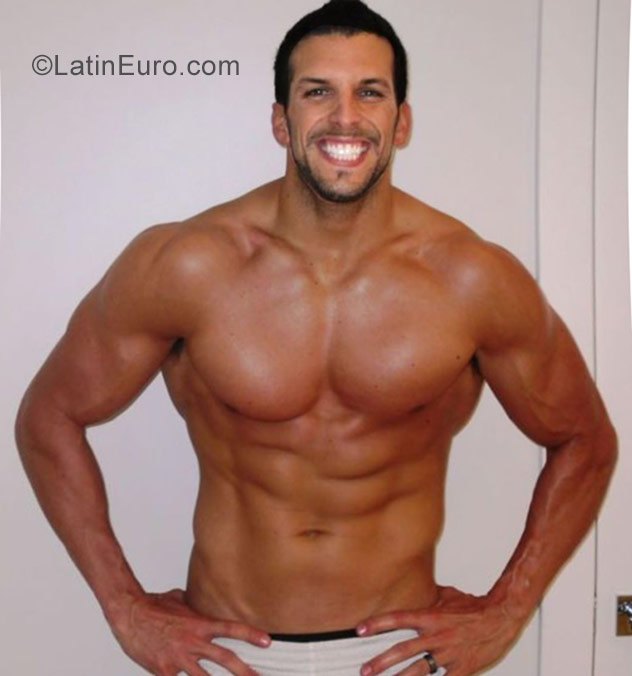 Date this fun Dominican Republic man Faunel from Santo Domingo DO28008