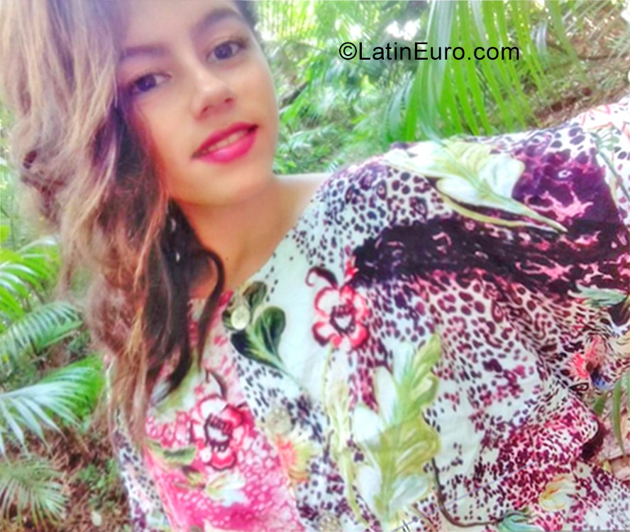 Date this charming Brazil girl Lorhana from Santana do araguaia BR9970
