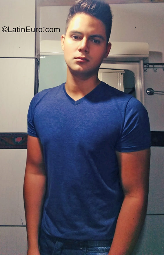 Date this cute Brazil man Guilherme from Novo Hamburgo BR9974