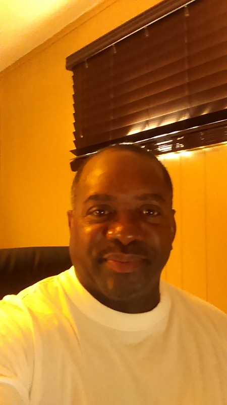 Date this foxy United States man Dahampster from Memphis US18121