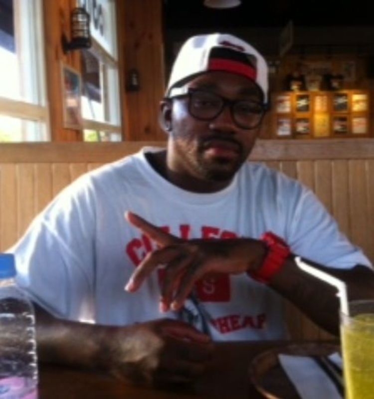 Date this voluptuous United States man NAZARENE from San Diego US18132