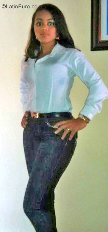 Date this attractive Dominican Republic girl Glenny from La Romana DO40303